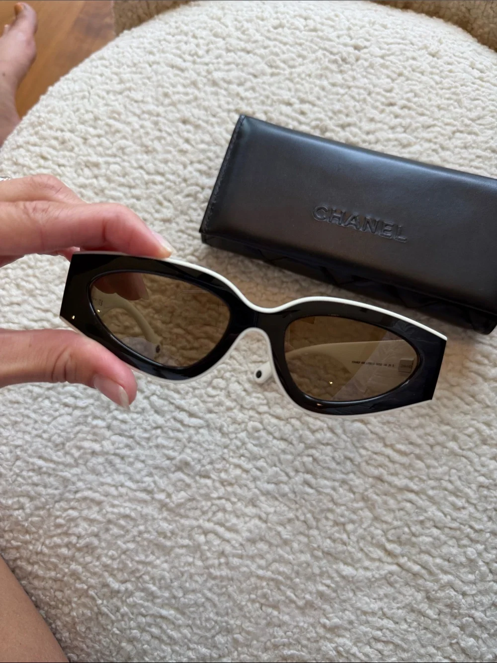 CHANEL Cat Eye Acetate Retro Sunglasses / Black Cream New - Picture 4 of 8